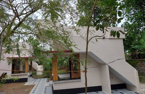 Varkala House | Resort with Swimming Pool and Near To the Beach