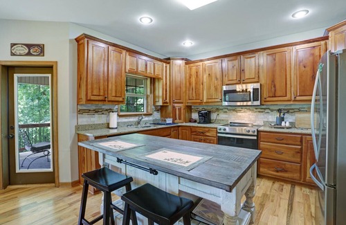 Young Harris House | Respite Ridge with Game Room - Stunning View
