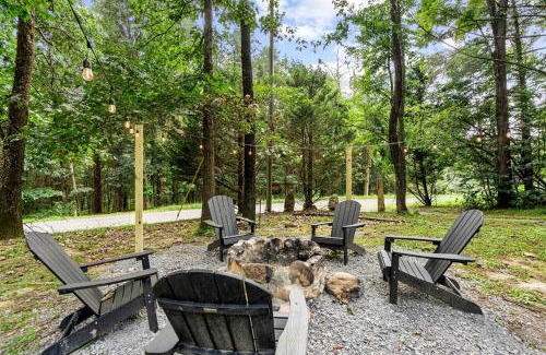 Luray House | Resplendent Cabin Haven near Shenandoah River in Virginia
