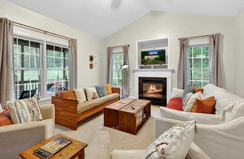 Luray House | Resplendent Cabin Haven near Shenandoah River in Virginia