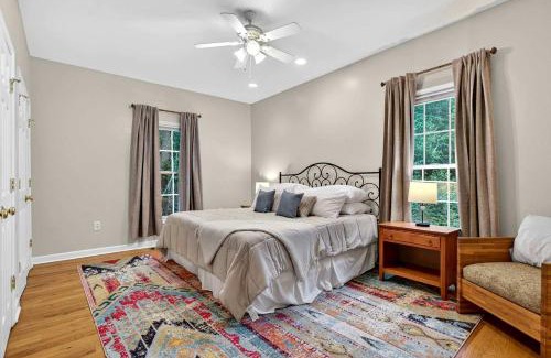 Luray House | Resplendent Cabin Haven near Shenandoah River in Virginia