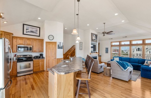 Ocean Hill House | Rest-A-Shore: Ocean View, Heated Pool, Hot Tub, Rec Room w/Pool Table