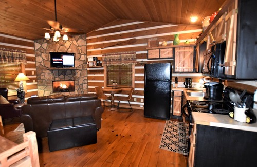 Cleveland Cabin | Rest & Relaxation - Fire pit/hot tub/Fiber Optic Internet