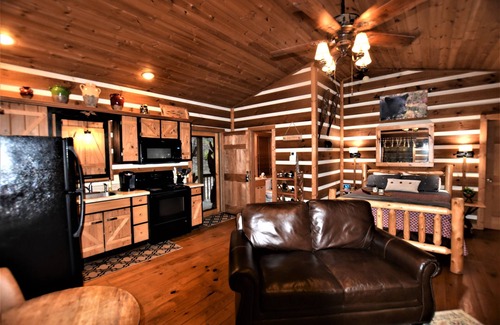 Cleveland Cabin | Rest & Relaxation - Fire pit/hot tub/Fiber Optic Internet