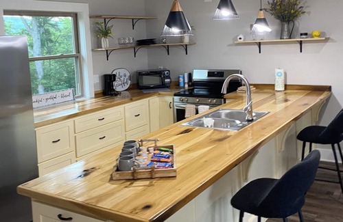 Guntersville House | Rest & Repeat Comfy Cosey - Charm Lake Guntersville