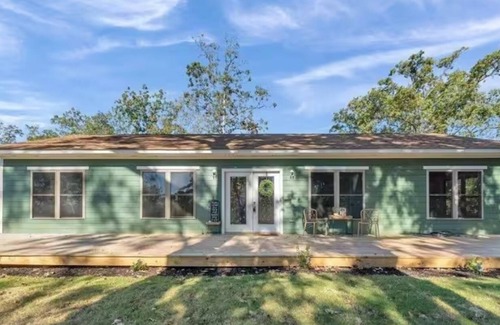 Guntersville House | Rest & Repeat Comfy Cosey - Charm Lake Guntersville