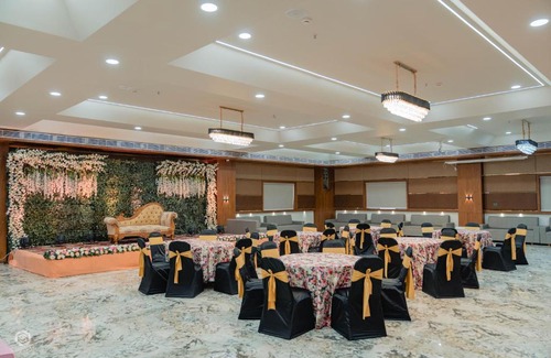 Rajkot Hotel | Rester Select the Black Stone