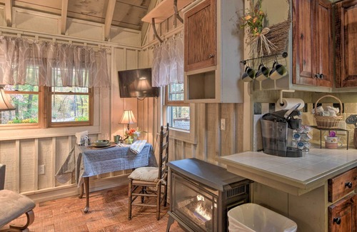 Cleveland Cabin | Restful Creekside Retreat by Table Rock State Park