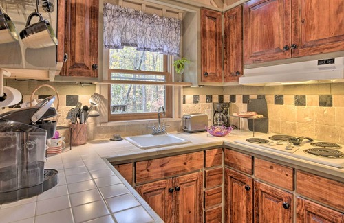 Cleveland Cabin | Restful Creekside Retreat by Table Rock State Park