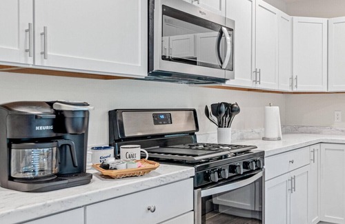 Hayward House | Restful Escape: Pet-Friendly 3BR with Trail Acc & Game Rm
