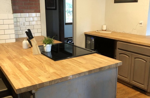 University Place House | Restful Hot Tub Oasis in heart of University Place