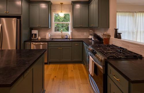 Tyler House | Restfull Bungalow by Azalea District