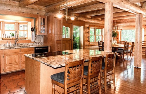 Mid America House | RestfulLodge - Lakefront/15 Acres/Private Dock/Private Disc Golf Course/Kayaks