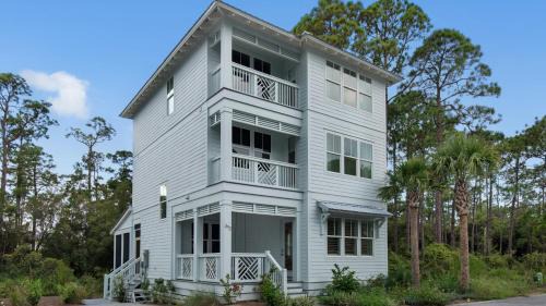 Treetop House | Resting Beach Face