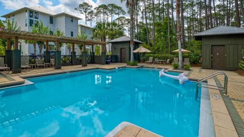 Treetop House | Resting Beach Face