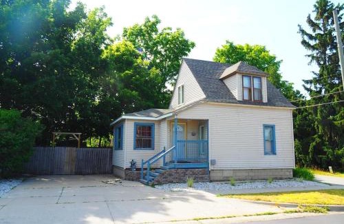 Frankfort House | Restoration - Private Spa And Great Location!