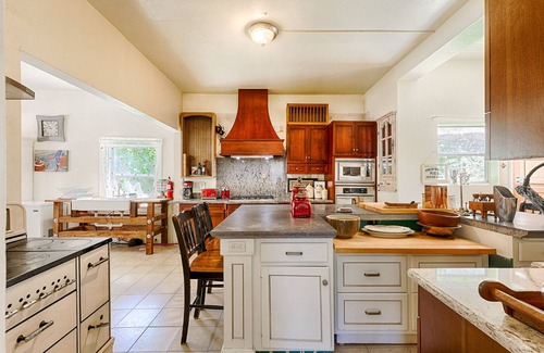 Cazadero Bed & Breakfast | Restored 1890's Historic Inn near coast and hiking!