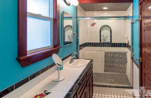 Wallace House | Restored Wallace Home! Perfect multifamily retreat!