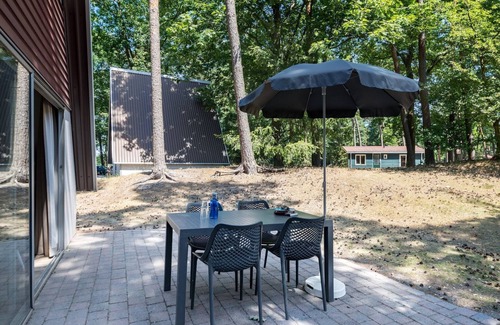 Municipality of Geldrop-Mierlo House | Restyled bungalow with dishwasher, in natural surroundings