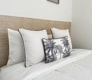 Pacifico Apartment | Retiro Residence Grey