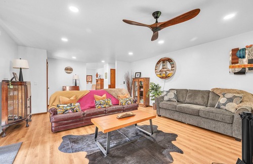 Cloverdale House | Retreat 101-Picturesque Scenery-Large Deck-Modern Amenities-Fireplace-13 Acres