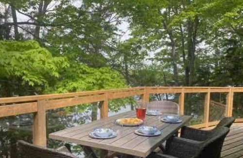 Utterson Cottage | Retreat 360: A Mid-Century Modern Muskoka Escape with Lake Access