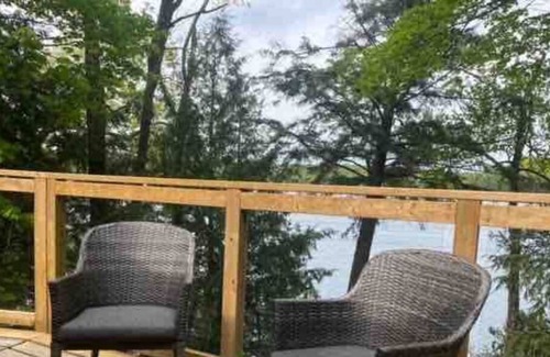 Utterson Cottage | Retreat 360: A Mid-Century Modern Muskoka Escape with Lake Access