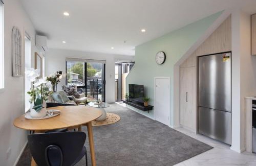 Lower Hutt House | Retreat at Biddle Crescent