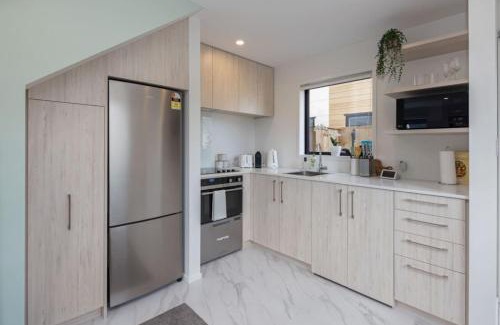 Lower Hutt House | Retreat at Biddle Crescent
