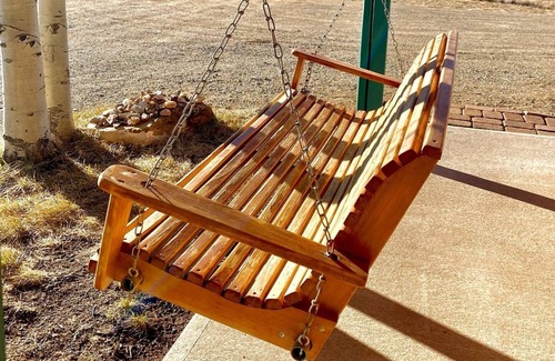 Gunnison House | Retreat at the Rocks! Quiet retreat near Hartman’s w/Hottub & 150” movie screen!