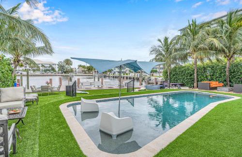 Barrier Island House | Retreat by Beach Waterfront Lago Key