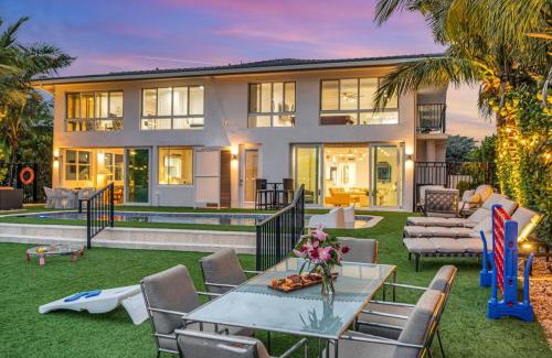 Barrier Island House | Retreat by Beach Waterfront Lago Key
