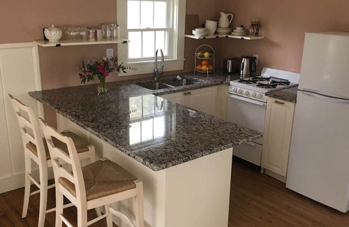 East Sandwich Cottage | Retreat cottage near East Sandwich Beach - new listing