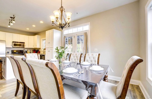 Southwest Raleigh House | Retreat: Hot Tub, Massage chair, Nintendo, Pingpong with 1 acre backyard.
