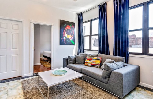 Chinatown Apartment | Retreat in a stylish 2BD apartment in the heart of the City
