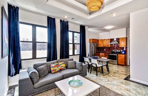 Chinatown Apartment | Retreat in a Stylish 2BD Apartment in the Heart of the City