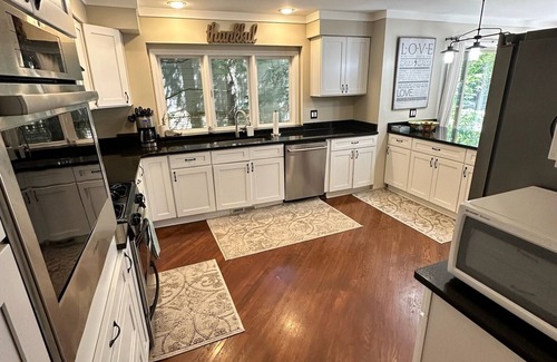 Rochester House | Retreat in the Hills Marvelous 4 bedroom 3 bath house in the woods