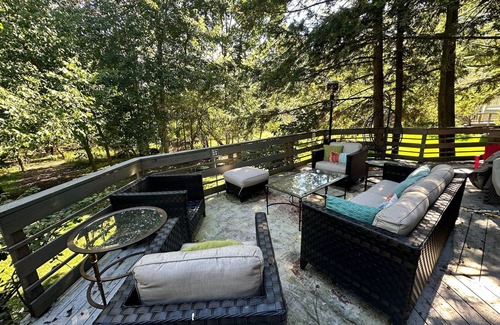 Rochester House | Retreat in the Hills Marvelous 4 bedroom 3 bath house in the woods