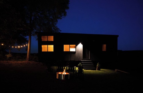 East Jordan Cabin | RETREAT NORTH — SAUNA + HOT TUB + HIKING + PADDLING — BELLAIRE, TORCH & BOYNE!