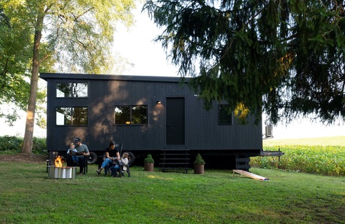 East Jordan Cabin | RETREAT NORTH — SAUNA + HOT TUB + HIKING + PADDLING — BELLAIRE, TORCH & BOYNE!