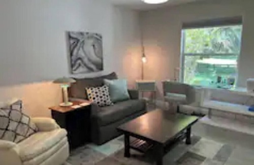 Lake Sumter Landing Cottage | Retreat Oasis in The Villages