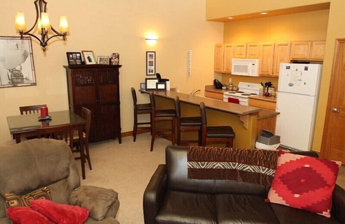 Silverthorne Condo | Retreat on the Blue River 2 Bedroom/2.5 Bath In Summit County (Sleeps 6)