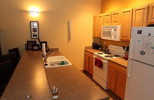 Silverthorne Condo | Retreat on the Blue River 2 Bedroom/2.5 Bath In Summit County (Sleeps 6)