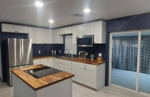 Tavares House | Retreat Overlooking Lake Dora!