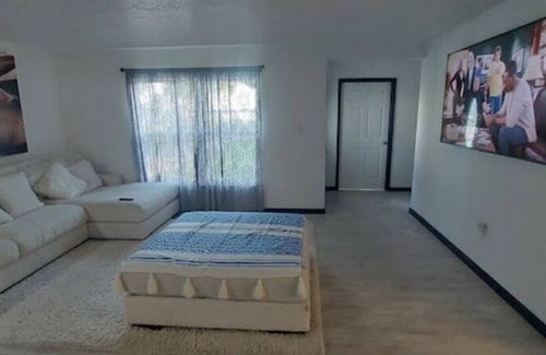 Tavares House | Retreat Overlooking Lake Dora!