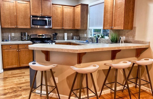 Aloha House | ♬Retreat & Relax♨ High-speed Internet, bbq, backyard Intel/Nike