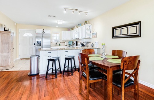 Crystal Beach House | Retreat | Steps to Beach | Group Ready | Sleeps 8
