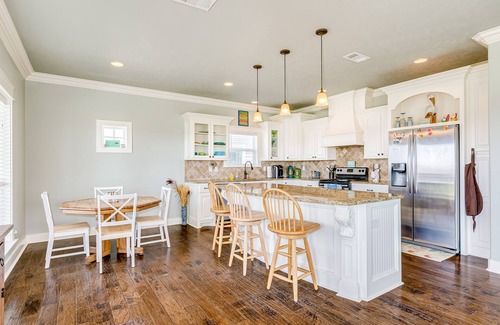 Port Bolivar House | Retreat | Steps to Beach | Kid Friendly | Sleeps10