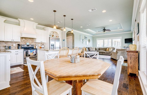 Port Bolivar House | Retreat | Steps to Beach | Kid Friendly | Sleeps10