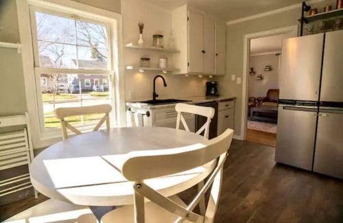 Shorewood House | Retreat to the Bay